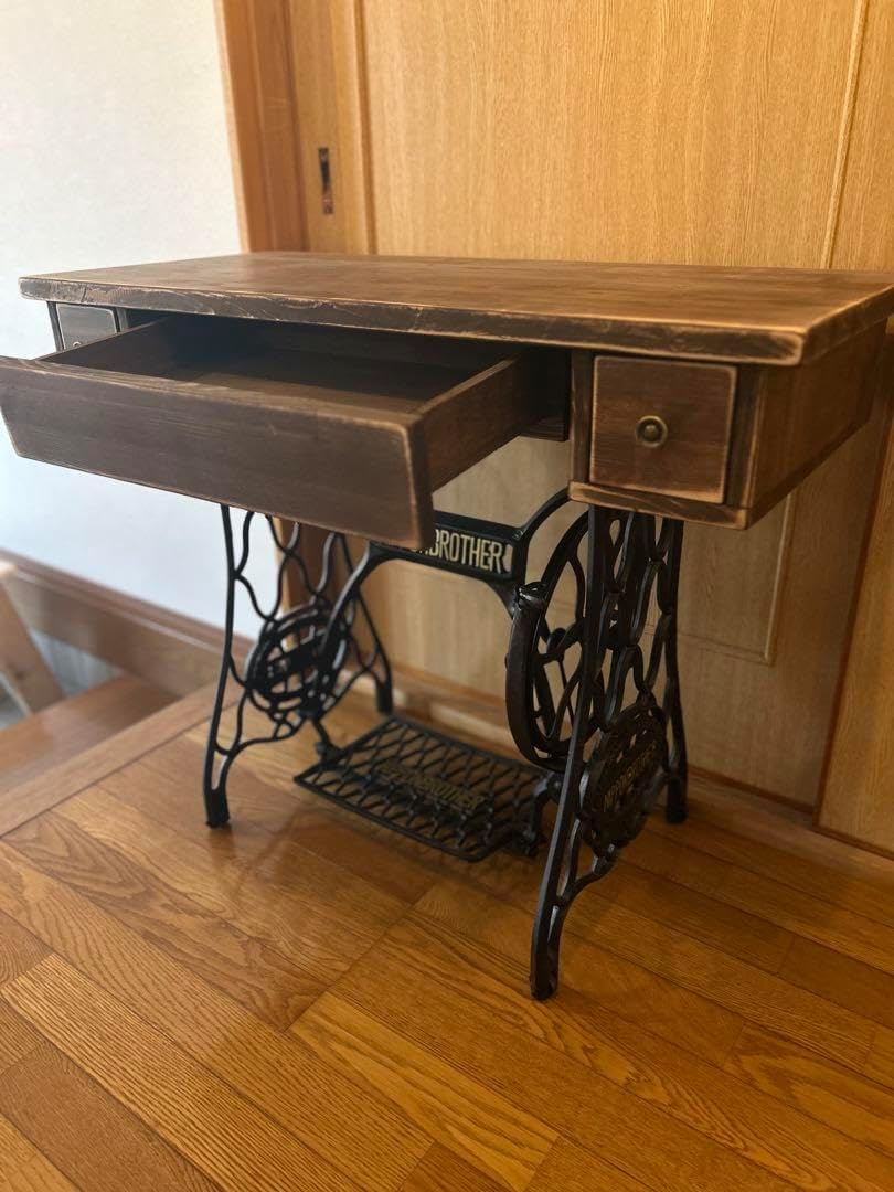 直接引き取りの場合お値下げ可　アンティークな ミシンテーブル　デスク ドレッサー 直接引き取りの場合お値下げ可 アンティークな ミシンテーブル